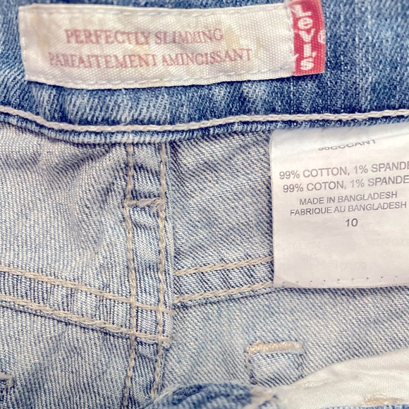 Levi’s perfectly slimming short - Picture 3 of 3